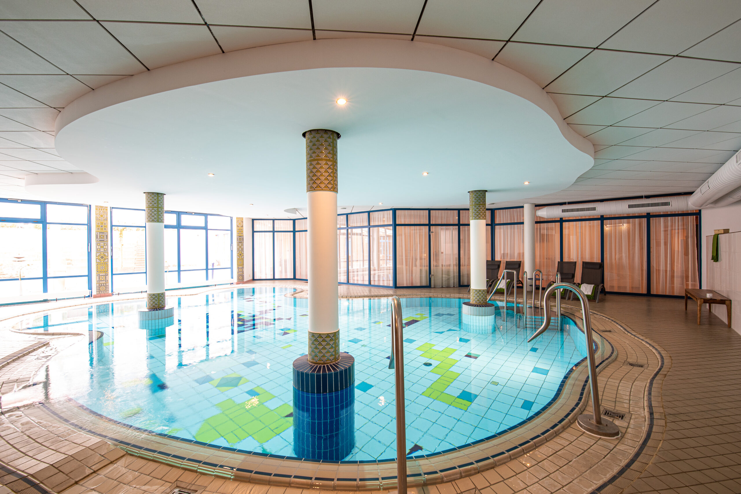 Unser Wellnessbereich verfügt über Dampfbad, finnische Sauna, Sanarium und beheizten Pool.